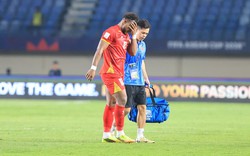 Xuân Son ôm đầu vì chấn thương gây lo lắng