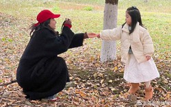 Cha mẹ biết "mặc kệ" con sẽ dạy ra những đứa trẻ biết tự đứng lên