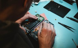 Nghịch lý: Vì sao điện thoại thông minh được quảng cáo ngày càng cải tiến nhưng tuổi thọ chẳng như xưa?