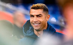 Tin được không, Ronaldo lần đầu dự bị 90 phút sau 18 năm