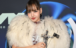 Lisa (BLACKPINK) bị nghi mua giải