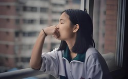 5 biểu hiện tưởng là "ngoan và hiểu chuyện" nhưng có thể là dấu hiệu trẻ đang ngày càng tự ti