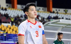 Đình Bắc ở lại sân đến nửa đêm sau trận thua Thái Lan