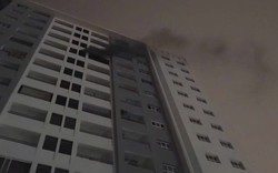 Cháy lớn ở tầng 11 chung cư Conic Boulevard, hàng trăm cư dân hô hoán ôm đồ đạc tháo chạy