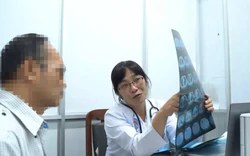 Rửa phổi cho người đàn ông mắc bệnh hiếm gặp