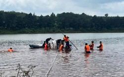 Tìm thấy chiếc ô tô bị lũ cuốn trôi cùng người phụ nữ sau 8 ngày