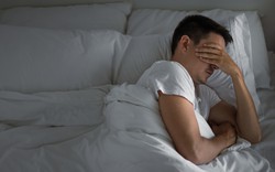 Đi ngủ thế nào để tốt cho huyết áp? Nghiên cứu phát hiện một chi tiết nhiều người thường bỏ qua