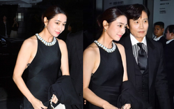 Vợ Lee Byung Hun lên tiếng vội về sự cố váy hớ hênh