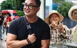 Người đàn ông đi khắp TP.HCM, hỏi một câu khiến ai cũng bất ngờ: “Hôm nay, anh trả tiền cho mọi người được không?”