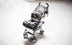 Vì sao người Bắc Âu để trẻ nhỏ ngủ một mình ngoài trời giữa mùa đông?