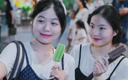 Đổ xô xếp hàng ăn kem Tràng Tiền trước ngày đóng cửa