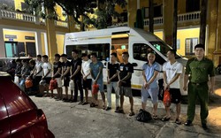 Công an Hưng Yên kiểm tra các quán karaoke, bắt khẩn cấp 4 môi giới