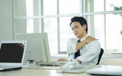Hai thay đổi nhỏ giúp dân văn phòng thoát nỗi lo bệnh cột sống