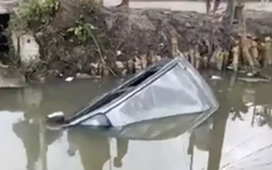 Ô tô lao xuống mương ở Hải Phòng, 2 người chết, 3 người bị thương