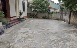 Vì sao ngày càng nhiều gia đình không còn làm sân hoàn toàn bằng bê tông? 2 lựa chọn mới vừa đẹp vừa giảm cảm giác nóng bí