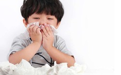 Vì sao trẻ hay bị sổ mũi khi thời tiết thay đổi?