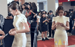 Mỹ nhân ở ẩn nhiều năm trở lại showbiz, eo thon không ai tin đã là mẹ 4 con