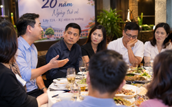 Họp lớp, nhóm thu nhập cao ngồi riêng 1 bàn, lời đề nghị của bạn học khiến cả tất cả "đứng hình"