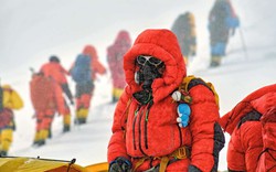 Chuyện gì xảy ra với cơ thể con người khi bình oxy đột nhiên hết trên đỉnh Everest?