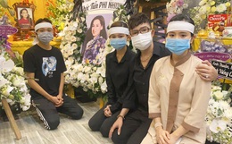 Lễ viếng ca sĩ Phi Nhung tại nhà riêng: Long Nhật đau lòng dâng hương tiễn biệt, Hồ Văn Cường buồn bã quỳ bên di ảnh mẹ nuôi