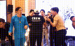 Xôn xao clip nghệ sĩ Hoài Linh nhảy "vinahey" cực sung cùng NS Minh Nhí sau khi cách ly xạ trị không lâu?