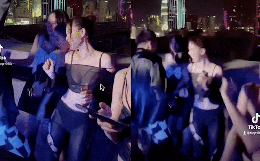 Rần rần clip Ngọc Trinh diện đồ lưới, để lộ hết nội y, thoải mái nhảy nhót nơi công cộng nhìn mà "nhức mắt"