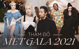 Met Gala 2021: Rosé được chính GĐ sáng tạo Saint Laurent hộ tống đi thảm đỏ, Rihanna và người yêu rủ nhau quấn chăn, CL mặc gì thế này?