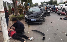 Tài xế ô tô biển xanh say xỉn gây tai nạn liên hoàn trên phố Hà Nội