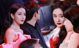 Sóng gió Đêm hội Weibo: Thảm đỏ thảm hoạ, Angela Baby - Ngu Thư Hân gặp tình huống trớ trêu, gây tranh cãi nhất là Đường Yên