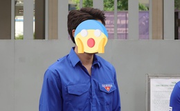 Một nam thần Vbiz bất ngờ xuất hiện trước cổng điểm thi tốt nghiệp THPT, danh tính khiến ai nấy đều nháo nhào!