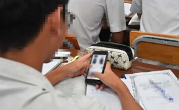 Chiếc điện thoại quên rút, tan vỡ cả kỳ thi