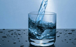 Đừng uống loại nước này! Bác sĩ cảnh báo: Nó 'siêu độc' và có thể gây đột quỵ và vô sinh