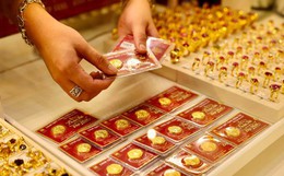 Mua 5 cây vàng khi giá cao kỷ lục, 6 tháng sau chốt lời, người phụ nữ thừa nhận: "Tôi lãi đậm nhưng mất ăn mất ngủ"