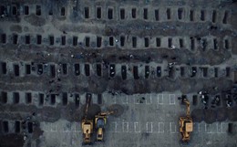 Ám ảnh hơn 160 nấm mộ sau cuộc không kích vào trường tiểu học ở Iran