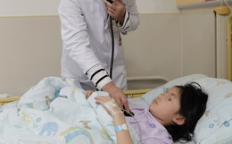 Bé gái 9 tuổi đã mắc ung thư vú, bác sĩ cảnh báo: 5 thói quen này là "đồng phạm", chị em phải tránh xa!