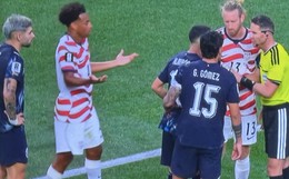 Sự cố tại World Cup: Trọng tài rút thẻ phạt nhầm người, VAR "giải oan" bằng quyết định chưa từng có trong lịch sử