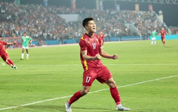 Nhâm Mạnh Dũng ghi bàn giúp U23 Việt Nam giành HCV SEA Games 31: Cao 1m81, trên sân dũng mãnh ngoài đời đẹp trai!