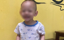 Bé trai 2 tuổi bị bỏ rơi dưới trời mưa ở Hà Nội