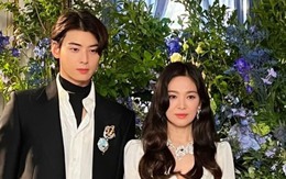 Song Hye Kyo xuất hiện kiêu sa bên cạnh đàn em kém 16 tuổi
