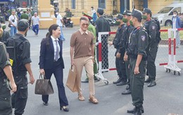 Ca sĩ Đàm Vĩnh Hưng và Vy Oanh đến phiên tòa xét xử bà Nguyễn Phương Hằng