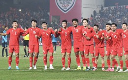 Cận cảnh: Xuân Son bị kéo rách áo, hưởng penalty và ghi bàn giúp ĐT Việt Nam "xé lưới" Singapore