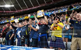 Độc đáo: Hàng nghìn đàn ông mặc váy cổ vũ trận khai màn Euro 2024