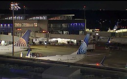 Hoảng loạn khi 30 hành khách đồng thời đổ bệnh trên chuyến bay, máy bay hạ cánh khẩn cấp