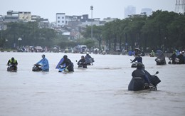 Hà Nội sáng 7/10: Hà Nội lại ngập kinh hoàng sau trận mưa dữ dội suốt đêm, người dân bàng hoàng