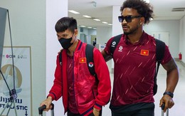 Xuân Son gây sốt với mái tóc xoăn bồng bềnh tại Lào