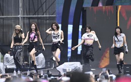 5 "chị đại Kpop" EXID đội mưa phá đảo WATERBOMB, fan phấn khích hú hét quá trời!