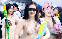 Zoom cận những cô nàng nóng bỏng nhất tối nay!