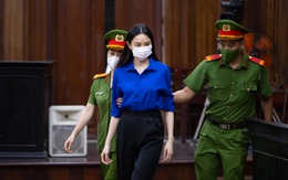 Tiếp tục xét xử vụ kẹo Kera: Hằng Du Mục và Quang Linh Vlogs lộ rõ vẻ mệt mỏi