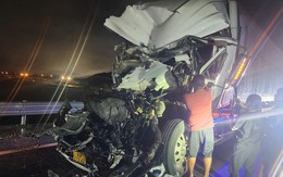 Tai nạn giao thông trên cao tốc, nam tài xế mắc kẹt trong cabin