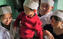 Xót xa người ông quên mình cứu con dâu và hai cháu giữa lũ dữ